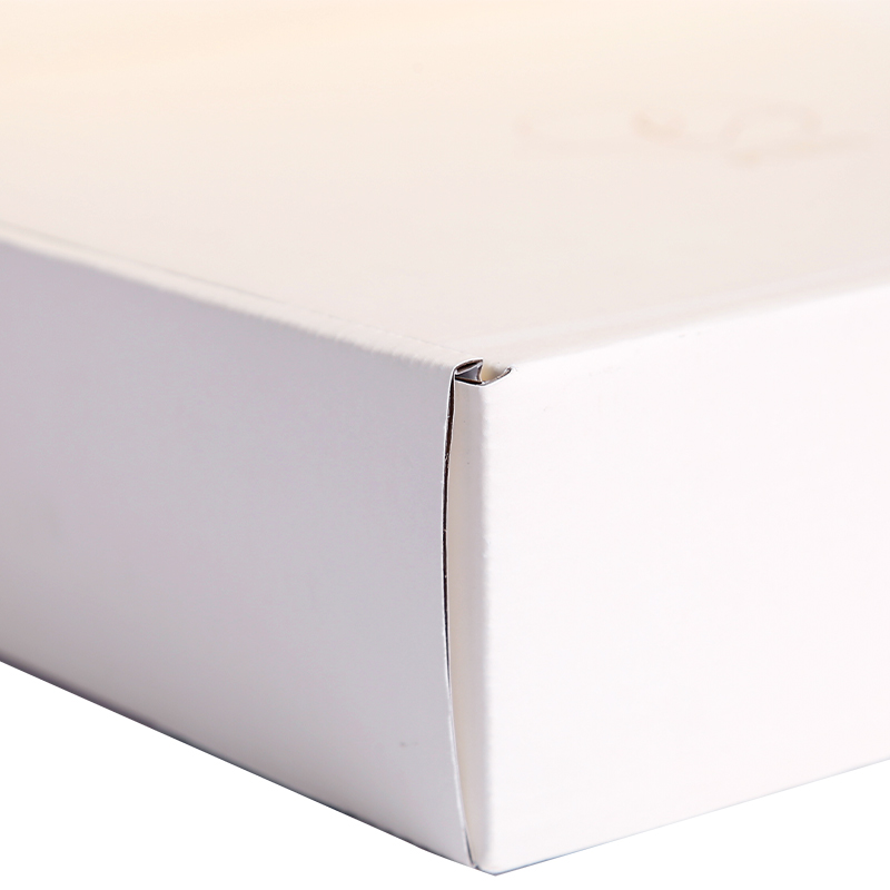 Luxury foil stamped corrugated clothing packaging box 